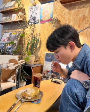 Oh Seung-hoon Instagram - 배부른 명절 되세요 🙆‍♂️
