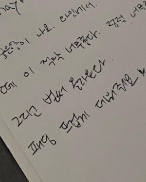Oh Seung-hoon Instagram - ⠀
눈, 해리포터, 재즈, 캐롤, 커피
내가 좋아하는 계절
12월, 겨울.⠀
⠀
늘 음악으로 이야기를 큐레이션 하는 ⠀
레이백의 음악 플레이 리스트와 함께.⠀
⠀
함께하는 모든 사람들의 겨울이 따뜻하기를 바라며.⠀

링크는 프로필에 올려놓을게요 :)⠀
⠀
Snow, Harry Potter, Jazz, Carol, Coffee.⠀
December and winter.⠀
favorite season.⠀
⠀
Always curating stories ⠀
With Layback’s music playlist.⠀
⠀
Hope the winter will be warm for everyone⠀
with.⠀
⠀
I‘ll put the link on my profile 😉