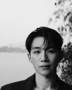 Oh Seung-hoon Instagram - @eyesmag 감사해요🤍 
멋진 분들과 함께한 새로운 작업 👍🏻

Creative Director
Oh seung hoon. @hoon.oh 
Kim Jae Cheon. @jaecheonism___ 

Visual Director
Park Tae II. @taeilpark 

Photo.
Yoon Song E. @songgge 

Styling.
Park Tae Il. @taeilpark 

Hair. 
Park Ha. @blow_tnim_minti 

Make up. 
Bo Ryeon. @blow_boryeon 

Special Thanks to, 
Just Entertainment.
Kim Soo Hyun.
Hwang Ji Yoo.

#오승훈 #아이즈매거진 #eyesmag #eyesmagazine