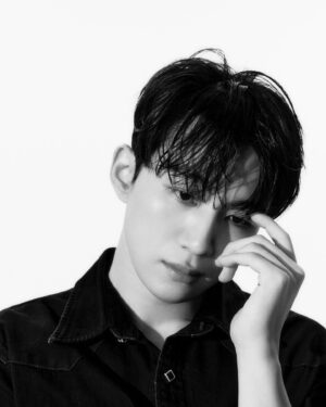 Oh Seung-hoon Instagram - @eyesmag 감사해요🤍 
멋진 분들과 함께한 새로운 작업 👍🏻

Creative Director
Oh seung hoon. @hoon.oh 
Kim Jae Cheon. @jaecheonism___ 

Visual Director
Park Tae II. @taeilpark 

Photo.
Yoon Song E. @songgge 

Styling.
Park Tae Il. @taeilpark 

Hair. 
Park Ha. @blow_tnim_minti 

Make up. 
Bo Ryeon. @blow_boryeon 

Special Thanks to, 
Just Entertainment.
Kim Soo Hyun.
Hwang Ji Yoo.

#오승훈 #아이즈매거진 #eyesmag #eyesmagazine