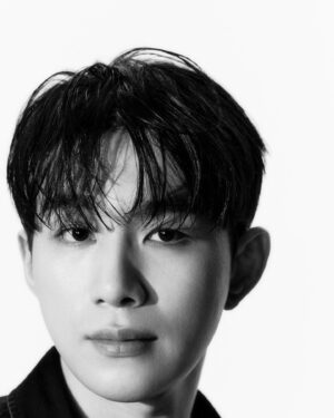 Oh Seung-hoon Instagram - @eyesmag 감사해요🤍 
멋진 분들과 함께한 새로운 작업 👍🏻

Creative Director
Oh seung hoon. @hoon.oh 
Kim Jae Cheon. @jaecheonism___ 

Visual Director
Park Tae II. @taeilpark 

Photo.
Yoon Song E. @songgge 

Styling.
Park Tae Il. @taeilpark 

Hair. 
Park Ha. @blow_tnim_minti 

Make up. 
Bo Ryeon. @blow_boryeon 

Special Thanks to, 
Just Entertainment.
Kim Soo Hyun.
Hwang Ji Yoo.

#오승훈 #아이즈매거진 #eyesmag #eyesmagazine