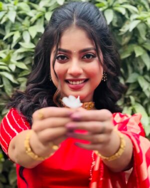 Oindrila Bose Instagram - In a world full of chaos, your love is my peace. ♥️

#LoveStory #InfiniteLove #HeartToHeart #MagicMoments #ForeverYours #oindrilabose #gunja #pubermoyna #zeebangla #myaudience❤️ 

@zeebanglaofficial