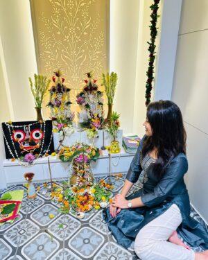 Oindrila Bose Instagram - Nothing beats a friendly affair filled with laughter, good vibes, tasty food and great company. Here’s to moments that turn into memories! 🌟
 #FriendshipGoals #GoodTimes #jaijagannath