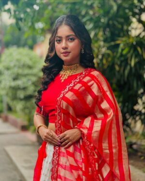Oindrila Bose Instagram - In a world full of chaos, your love is my peace. ♥️

#LoveStory #InfiniteLove #HeartToHeart #MagicMoments #ForeverYours #oindrilabose #gunja #pubermoyna #zeebangla #myaudience❤️ 

@zeebanglaofficial