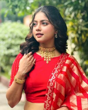 Oindrila Bose Instagram - In a world full of chaos, your love is my peace. ♥️

#LoveStory #InfiniteLove #HeartToHeart #MagicMoments #ForeverYours #oindrilabose #gunja #pubermoyna #zeebangla #myaudience❤️ 

@zeebanglaofficial