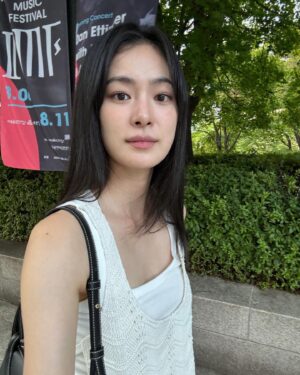 Ok Ja-yeon Instagram - 🖤
내게 봄의 바흐를 알려준 유센 형제
클래식계의 아이돌
나 아이돌 좋아하네 두둠
한국 자주 와요
🤍
백만년만에 샵에서 메이크업 받았기 때문에 사진도 백만장찍고
유센 형제보다 내 얼굴이 많아서 웃기지만 다 올려버린다
야호 나도 이제 스무장씩 올릴 수 있다요