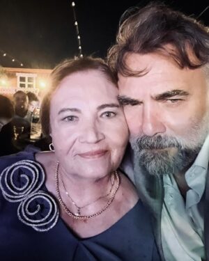 Oktay Kaynarca Instagram - Bir anne fotoğrafı koymak zamanı gelmiş de geçmiş bile..💙💙💙