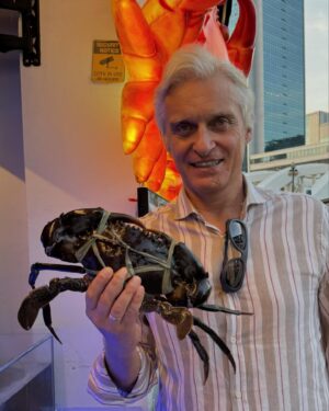 Oleg Tinkov Instagram - 33 years i first time came to this beautiful then and yet now city.
Here is my business carrier has started, here i made my first million dollar, trading electronic goods from Sim Lim Square and North Trade Center.  Good memories.
Singapore always has a special place in my ❤️