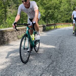 Oleg Tinkov Instagram - Keep pushing, keep pedaling🙏. Continue my recovery with 3watt/kg in 48minutes effort to Cipolaio. Not 4,5w/kg used to be, but after all, i am still as strong as @mario_cipollini .😜
#fortedeimarmi is the best for #cycling especially if you stay #ladatcha. @la.datcha in Forte still have May/June in 2025, the rest is SOLD OUT🔥 #leukemia