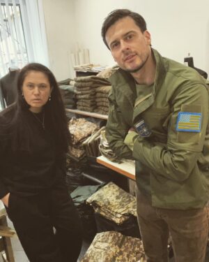 Oleg Zagorodnii Instagram - Як працюють ваші гроші:отримую гроші, потім планую виробництво на наступні три місяці(ранійше планував на місяць,але ми стали виробляти значно більше,тому це тепер значно довше). Потім я замовляю тканини,фурнітуру і Оксана @lebedinskaya_ksu розробляє певну модель(це може бути кітель,штани,убекс,куртка,флісова кофта…), я її міряю і ми затверджуємо,створюємо лекала і потім замовляємо ще більше тканини та фурнітури і розміщуємо замовлення на великому виробництві. І коли все готово, одяг починають отримувати військові через волонтерів,які його їм доставляють прямо на лінію фронту, або відправляємо поштою ближче до лінії фронту. Ось так ваші гроші допомагають українській армії. Дякую всім за підтримку! Якщо маєте бажання допомогти нам, напишіть мені у дірект 💙💛