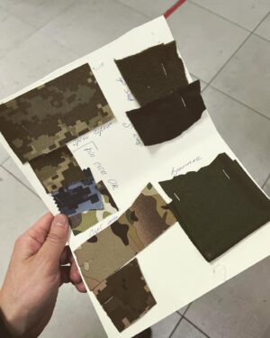 Oleg Zagorodnii Instagram - Як працюють ваші гроші:отримую гроші, потім планую виробництво на наступні три місяці(ранійше планував на місяць,але ми стали виробляти значно більше,тому це тепер значно довше). Потім я замовляю тканини,фурнітуру і Оксана @lebedinskaya_ksu розробляє певну модель(це може бути кітель,штани,убекс,куртка,флісова кофта…), я її міряю і ми затверджуємо,створюємо лекала і потім замовляємо ще більше тканини та фурнітури і розміщуємо замовлення на великому виробництві. І коли все готово, одяг починають отримувати військові через волонтерів,які його їм доставляють прямо на лінію фронту, або відправляємо поштою ближче до лінії фронту. Ось так ваші гроші допомагають українській армії. Дякую всім за підтримку! Якщо маєте бажання допомогти нам, напишіть мені у дірект 💙💛