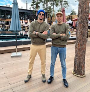 Oleg Zagorodnii Instagram - Почалася війна, здавалося все закінчилося для України,але з часом стало зрозуміло, що для України все тільки починається-Україна частина великого цивілізованого світу. Ігор @igor_srzic_cartledge з Великої Британії, Саша @alexmlnv з Болгарії, Ніка @nika_gurini з Грузії-люди з великим серцем та відважною душею. Вони навідалися до України у стані війни, щоб підтримати Українців. З такими друзями ми не маємо жодного шансу програти! Людські цінності переможуть безжалісний імперіалізм! Дякую Вам, друзі, у ці тяжкі часи нам було б набагато важче без вашої підтримки!