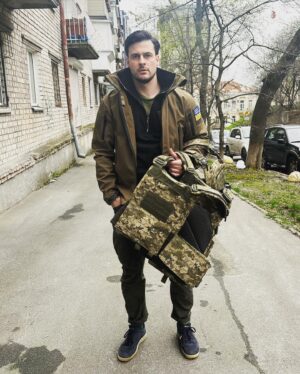 Oleg Zagorodnii Instagram - Рік прошов, війна не закінчилась, армія все так само забезпечена не усім необхідним, все так само, як і рік тому-я в своєму місті і я хочу допомагати. Я хочу перемоги для України, бо це справедливо і тільки так ми матимемо майбутнє, українське вільне майбутнє. Ми стали допомагати значно більше, бо ви підтримуєте мене більше. Дякую кожному,я зустрів велику кількість хороших людей: Саша з Болгарії,Ігор з Англії,Ерік,Брайан,Крістіан,Орлан,Стас,Стів,Майкл С …з США,Ніка з Грузії,Марк з Бельгії,Крістофер з Сінгапуру,Майкл з Австралії,Кріс з Еміратів,Кім з Китаю… та ще багато хороших людей світу,дякую кожному з вас, ми змогли разом забезпечити більше тисячі наших воїнів 💙💛 і ми продовжуємо до ПЕРЕМОГИ!