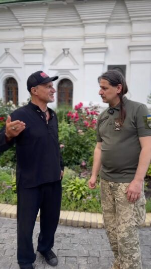 Oleh Skrypka Instagram - «Хорея Козацька» на «Країні Мрій»💚

Дорогенькі, до зустрічі на фестивалі!

Посилання на квитки в шапці профілю. До зустрічі! 😉

📍Національний ботанічний сад імені Миколая Гришка
(Вулиця Садово - Ботанічна, 1)

⏰21, 22, 23 червня з 12:00 до 21:00

📢Найближче укриття: станція метро “Звіринецька” — 1800 метрів

#країнамрій #фестивалькраїнамрій #олегскрипка #етнофестиваль #фестиваль #фестивалькиїв #етніка #воплівідоплясова #українськакультура #етно