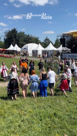 Oleh Skrypka Instagram - 😍 У столиці стартував ХХ міжнародний етнофестиваль «Країна Мрій»

🎻 На сьогодні «Країна Мрій» залишається найбільшим етнофестом та найдавнішим музичним фестивалем, який проводиться в Україні з 2004 року.

Найцікавіше з цьогорічного заходу у відео 🤫