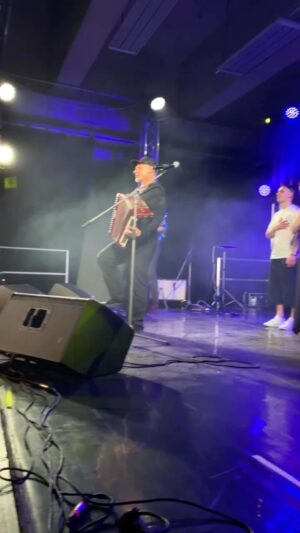 Oleh Skrypka Instagram - Харкове, дякую за теплу зустріч❤️

Гімн України — символ нескореності та стійкості. Він несе в собі віру в нашу силу та незламність! Нехай він завжди лунає в кожному українському місті. Дякую, що заспівали разом в сильному та незламному місті.

Слава Україні! Героям Слава! 🇺🇦

#олегскрипка #воплівідоплясова