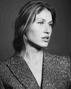 Olga Kent Instagram - “When shall the light find my eyes?

When you forgive those who have no light at all.”