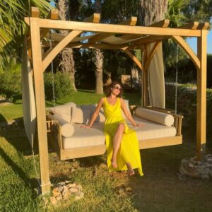 Olga Kurylenko Instagram - Such a beautiful and peaceful place ☀️ Thank you @tenuta_negroamaro for the wonderful and much needed holiday! We can’t wait to come back already 🤗 #tenutanegromaro