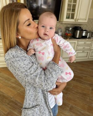 Olga Orlova Instagram - Сегодня одной сладкой булочке целых 4 месяца!!!🥰🥰🥰🥰🥰🥰🥰🥰🥰