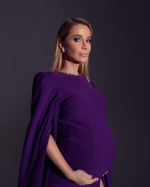 Olga Orlova Instagram - Когда делала фотосессию для себя, но не смогла не поделиться с вами🥰
Всем отличных выходных)❤️
Foto @mary.mois 
Style @ys_anya