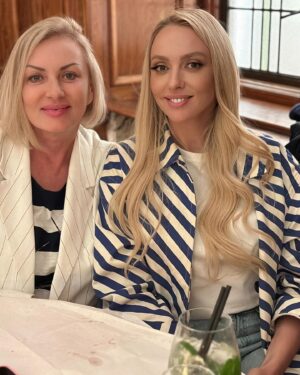 Olia Poliakova Instagram - В моєї мами день народження! Дуже хочу побажати тобі міцного здоров’я, щастя, любові! І звісно подякувати за життя, як би не ти, так багато прекрасного світ би не побачив! Люблю!❤️