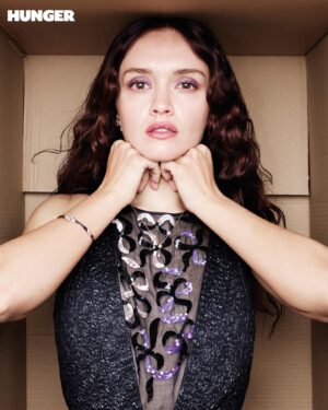 Olivia Cooke Instagram - Introducing our next ‘The Dreamers’ cover star Olivia Cooke (@livkatecooke) 🌦

“A stuntman had to throw something at my face. I later found out he was an ex-professional cricketer, and I could tell.”

Olivia Cooke may have had an unconventional start to her acting career. Unlike most adult actors, she didn’t claw her way onto a film set after three years of study. It’s for that reason the English actor says, “I’ve got some catching up to do.” But the 30-year-old House of the Dragon star is just being humble. The best way to learn is to do, after all.

Full story is available in stores worldwide now!
#OliviaCooke wears @chanelofficial

Photographer @rankinarchive
Fashion and Beauty Director @marcoantoniostylist @marcoantoniolondon using @chanel.beauty
Writer @thejordanrossi100
Hair Editor @nickirwinhair using @schwarzkopfpro
Hair Assistant @alexsarghe
Manicurist @nichole_wills at @stellacreativeartists using @chanel.beauty
Photographer Assistants @marcus__lister @eliza__roberts
Producer @abbyrothwell
Retouching @trueblackstudio