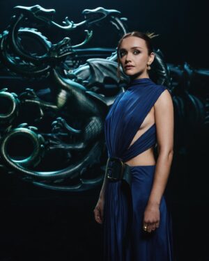 Olivia Cooke Instagram - 💙 loewe 💙

beautiful styling @sweetbabyjamie 
cat eye @hungvanngo 
sculpted hair @benskervin 
skin @keren_bartov 

@loewe