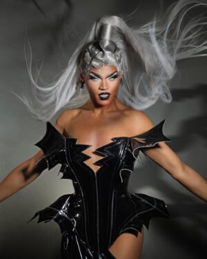 Olivia Lux Instagram - ooky kooky spooky 👻🎃🔪🩸🕸️🕷️

finally got to shoot this amazing piece by @abrahamdlevy  I wore on the red carpet of @hocuspocusdisney 2 last halloween !! I remember calling Abraham with a few days til the event and my concept — he knew EXACTLY how to turn it out. I flew, from a show, the day of for a fitting and picked up to go straight to the show. this is one of my favorite pieces 👻

hair slayed by @draglabwigs 

shot by @jonas.fashionfiles @juanjojonasfotografia 🤍🤍🤍