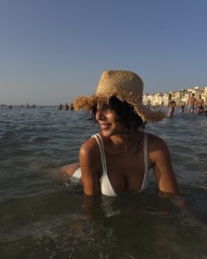 Olívia Ortiz Instagram - Numa das praias mais bonitas da Sicília