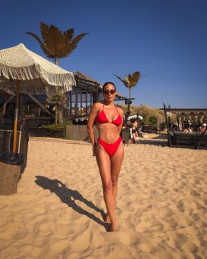 Olívia Ortiz Instagram - Red attire