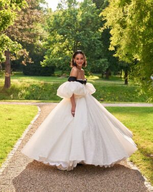 Olivia Palermo Instagram - 💕Day 1 anniversary dress 👗🤗🤗
@giambattistavalliparis