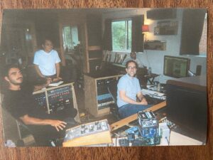 Olivier Couture Instagram - Je sors une nouvelle chanson en radio et je voulais prendre le temps de vous montrer avec qui j’ai eu la chance d’enregistrer ça l’été passé.

Ghyslain-Luc Lavigne: prise de son et mixes
Alex Kirouac: drums, basse, banjo
Alexandre Pomerleau: guitare électrique, claviers 

Merci encore les gars, ça a été un réel charme de travailler avec vous!❤️