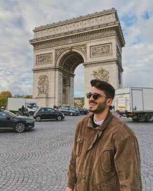 Olivier Couture Instagram - Je m’ennuie de Paris 🍷