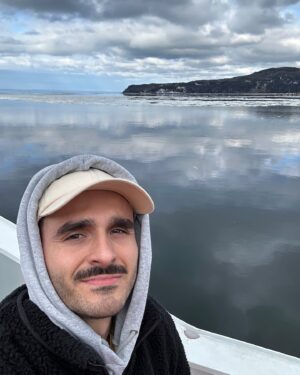 Olivier Couture Instagram - Sept-îles et Baie-Comeau, je suis en show chez-vous en fin de semaine pis j’ai bien hâte de vous rencontrer! 🫶🏼
