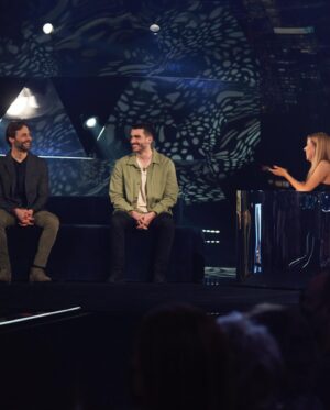 Olivier Couture Instagram - Un gigantesque merci à la belle gang de @lasemainedes4julie pour hier soir! 🙏🏼
📸 @sachabourque