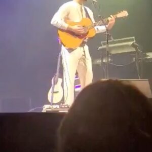 Olivier Couture Instagram - Au cours des derniers mois, j’ai eu l’immense privilège d’ouvrir pour @jonathanroy dans les plus belles salles de spectacles du Québec. Encore une fois, un énorme merci pour ça Jo. Je suis plus que reconnaissant de la belle opportunité que tu m’offres. 💐 

Je prendrai une petite pause de spectacle cet été pour écrire d’autres chansons. 

La tournée reprend cet automne, j’ai hâte. ❤️

@fiercetalentagency