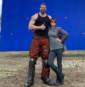 Olivier Richters Instagram - Borderlands is now in all cinemas! It was an honor working with @spencerwilding , Cate Blanchett, @jamieleecurtis , @ariana_greenblatt , @bignasty & @realeliroth . Swipe for behind the scenes photos! #borderlands #thedutchgiant #borderlandsfilm #BorderlandsMovie #cinema #film #movie #actor