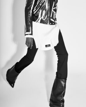 Olivier Rousteing Instagram - l’HOMME BALMAIN 💻📱🔌 shot By OR
My new looks for 2024 , and You ?