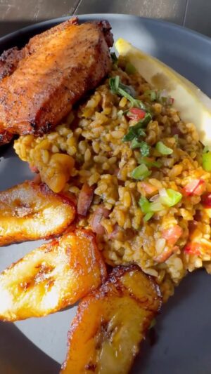 Omallys Hopper Instagram - Arroz Mamposteao con Chuleta Ahumada y una chuletitas fritas para acompañar 🔥🔥🔥 Ten la hamaca ready
