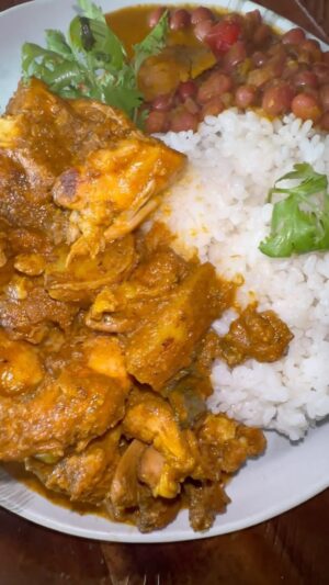 Omallys Hopper Instagram - Easy Chicken Fricasé … I had no carrots 🥕👀🫤🫠🫠 No me mires con ese tono de voz! 

Ingredients: 
-3lbs Chicken thighs (boneless/Skinless is Optional) 
-Sofrito 
-Adobo
-Sazón
-Mojo Rub marinade 
-Garlic Powder 
-Aceite de Achiote (Annatto seed Oil) 
-Tomato paste 
-Chicken bouillon 
-Bay Leaf 
-Potatoes 
-1 cup red wine