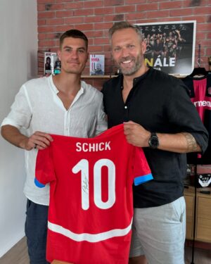 Ondřej Novotný Instagram - Otevreny rozhovor s vitezem Bundesligy, nejlepaim strelcem Eura a zkratka s 🇨🇿 nej utocnikem☝️ @p_schicky 

Uz v 17:15 na Hero/Hero
@kudybezizajic_official

Pro vsechen nas obsah odebirej @yesstv_ tady a na youtube🫵