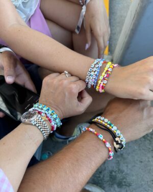 Ondřej Novotný Instagram - 🔥Taylor Swift🔥

Na TikTok mate delai recenzi, ale tady aspon kratce:
Taylor ma fenomenalni koncert☝️
3:30minut zabavy a woow momentu, ktere vas ani chvili nenudi. 

Atmosfera je jen tezko s necim srovnatelna.
Vykon samotne Taylor je precizni, nevypadne z role, pritom stale velmi lidsky a dokaze te namotat, ikdyz neznas jeji tvorbu.

Scena, tanecnici a napady, ktere vse provazi jsou bez chyby a tonjak fanousci sami dotvareji pripravenyma rekvizitama koncert je jedinecne.

10/10 a zazitek jak blazen🔥

Videli jste? Co na to rikate Vy?