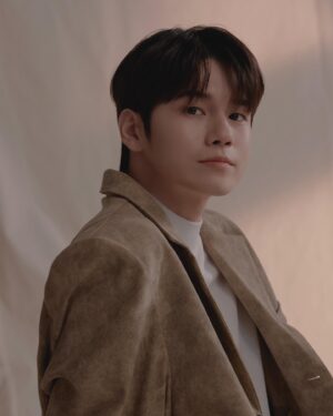 Ong Seong-wu Instagram - 드디어 내일 팬미팅!!!
몇 년 만인가...
떨려서 잠도 못ㅈ...😪