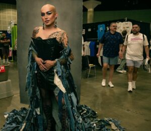 Ongina Instagram - Thank you @aaronjayyoung for capturing my last @rupaulsdragcon for @outmagazine 💙

👗 @_thesukidoll 
👖 @gisforgodoy