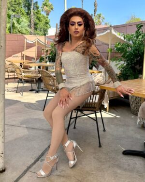 Ongina Instagram - Let me work it out (oh)
Let me work it out, oh yeah
Let lil’ mama work you out (huh, ah)
You wanna work it out? (Wanna work it out? Oh yeah, ow)

Inspired by @mileycyrus 
Hair by @justjolopez