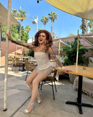 Ongina Instagram - Let me work it out (oh)
Let me work it out, oh yeah
Let lil’ mama work you out (huh, ah)
You wanna work it out? (Wanna work it out? Oh yeah, ow)

Inspired by @mileycyrus 
Hair by @justjolopez