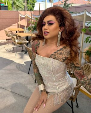 Ongina Instagram - Let me work it out (oh)
Let me work it out, oh yeah
Let lil’ mama work you out (huh, ah)
You wanna work it out? (Wanna work it out? Oh yeah, ow)

Inspired by @mileycyrus 
Hair by @justjolopez