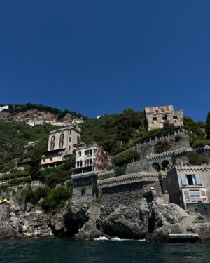Oriana Marzoli Instagram - Amalfi coast* 😍🇮🇹🍝🫶🏻 Ragazze sul sito di @sontenofficial c’è il 30% di sconto e con il codice ORIANA avete un 10% in più 🥰✨

Ad*