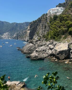 Oriana Marzoli Instagram - Amalfi coast* 😍🇮🇹🍝🫶🏻 Ragazze sul sito di @sontenofficial c’è il 30% di sconto e con il codice ORIANA avete un 10% in più 🥰✨

Ad*