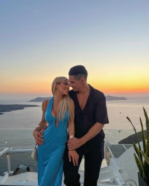 Oriana Marzoli Instagram - Esto es solo el principio…😍 #santorini 🇬🇷🌅